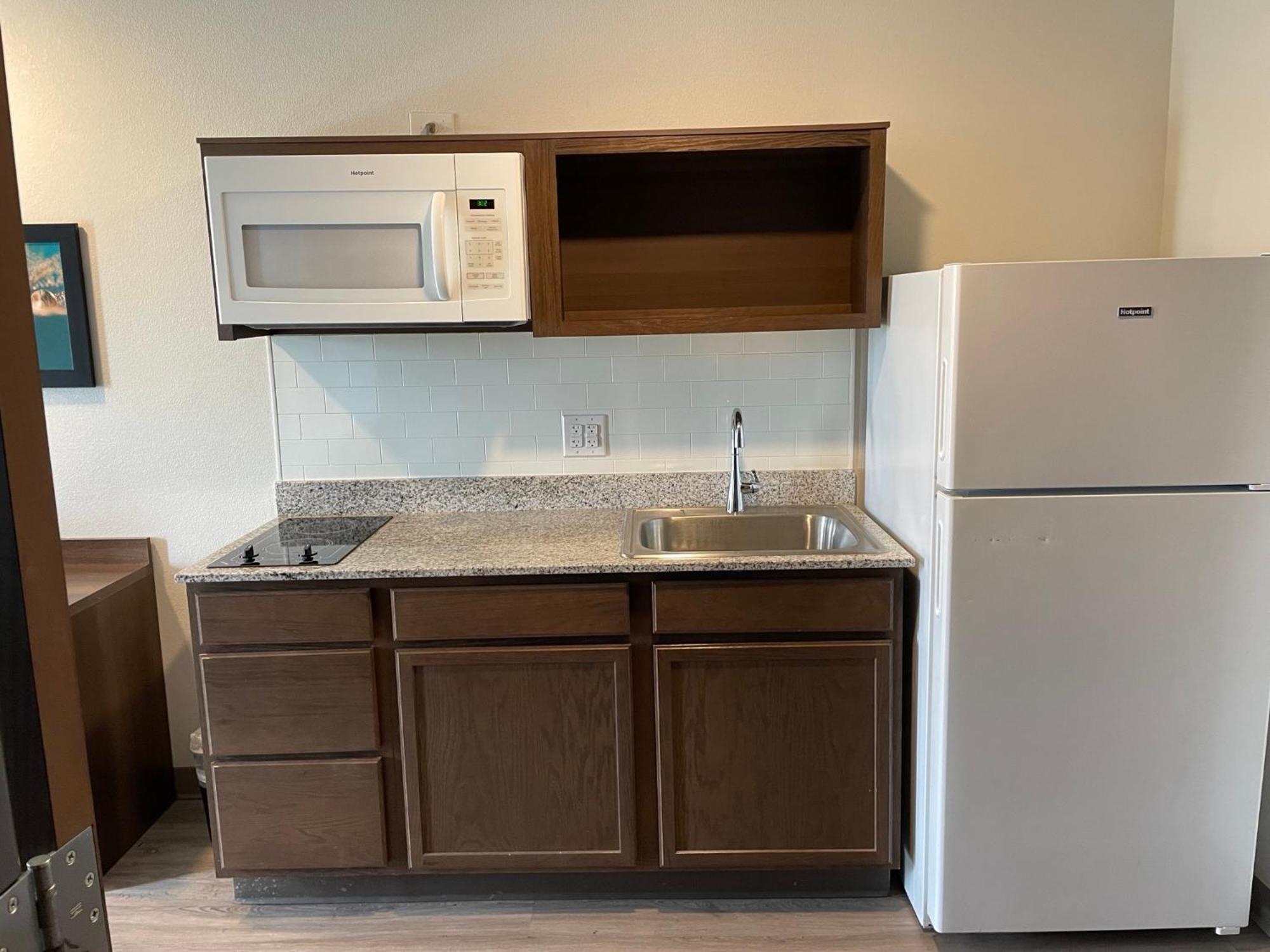 Woodspring Suites Detroit เมดิสัน ไฮท์ส ภายนอก รูปภาพ