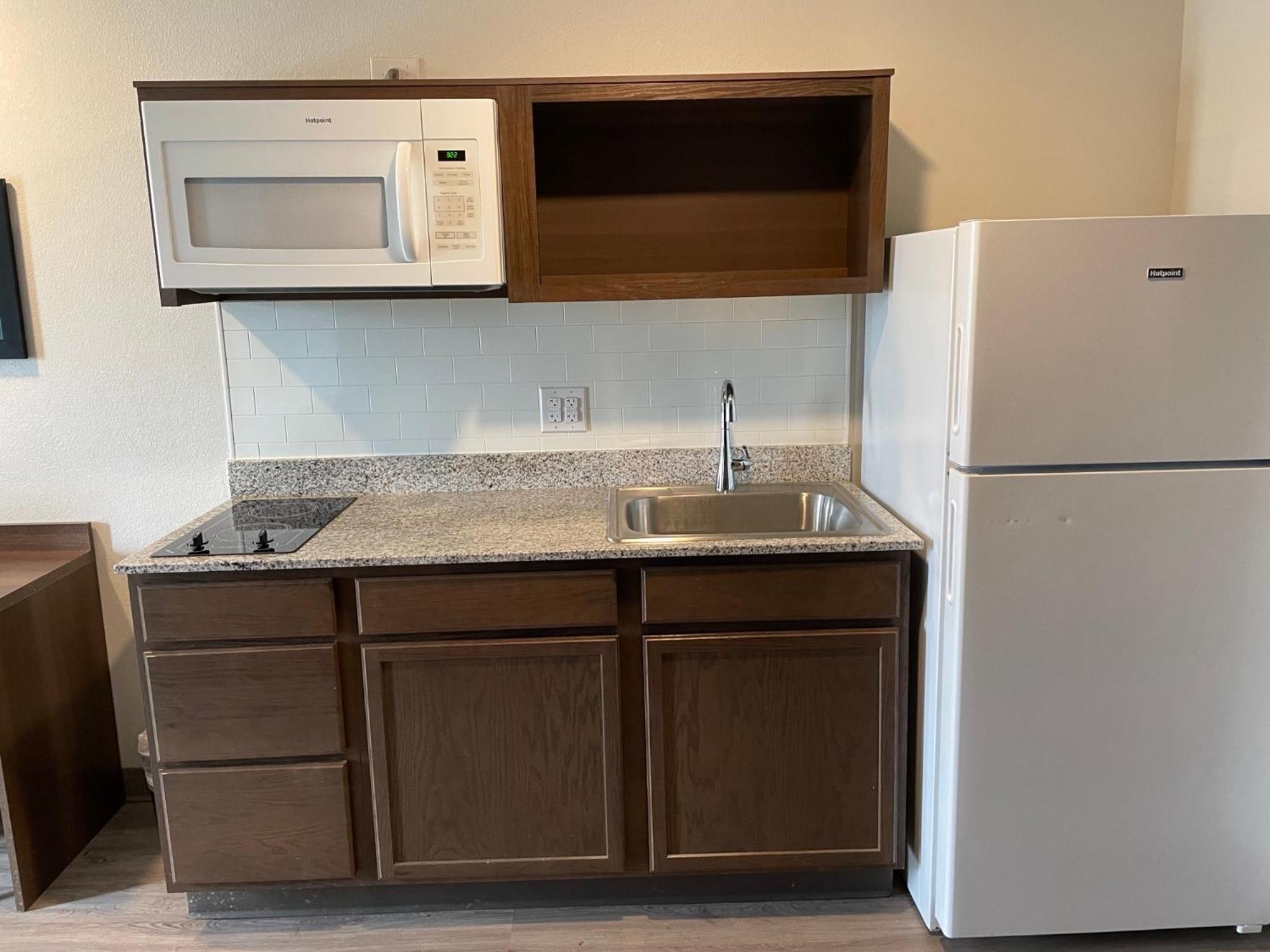 Woodspring Suites Detroit เมดิสัน ไฮท์ส ภายนอก รูปภาพ